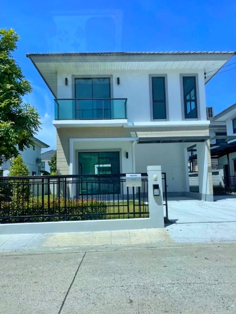 พร้อมเฟอร์ บางเสาธง บางบ่อ 3นอน ให้เช่าบ้านเดี่ยวหรู 2ชั้น 64ตร.วา. 254ตร.ม. รพ.บางนา 2 1.9กม. 3น้ำ บางนาการ์เค้น ABACบางนา 2.8กม.