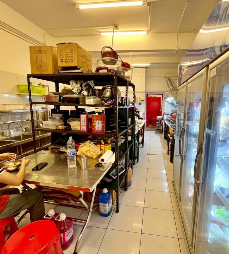 เซ้งร้านโซนหัวมุม ใจกลางบรรทัดทอง ย่านจุฬา ซอย 3 ชั้น 1  มีร้านดังใกล้เคียง