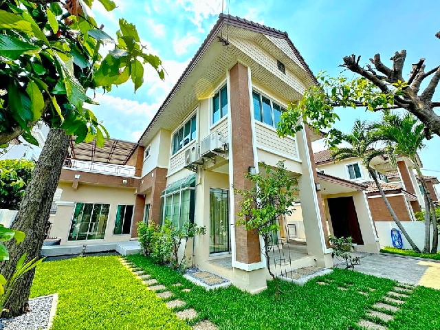 คอลเลจ 800 ม. ให้เช่าคฤหาสน์เดี่ยว 2ชั้น นานาชาติไบรท์ตัน 4นอน 250ตร.ม. MRTสัมมากร 1.8 กม.  63ตร.วา. เดอะพาซิโอ ทาวน์ 2 กม.  แอสคอต 1.2กม.