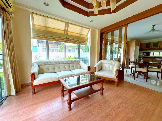 MRTสัมมากร 1.8 กม. นานาชาติไบรท์ตัน 4นอน ให้เช่าคฤหาสน์เดี่ยว 2ชั้น คอลเลจ 800 ม. 250ตร.ม. 63ตร.วา. เดอะพาซิโอ ทาวน์ 2 กม.  แอสคอต 1.2กม.