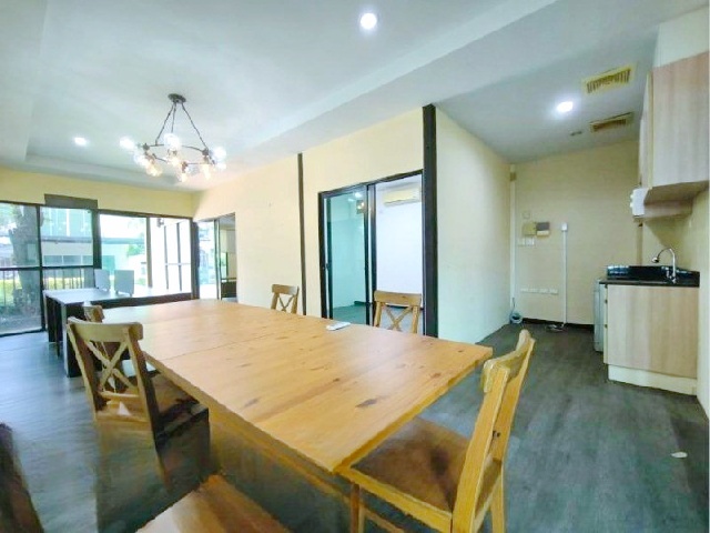 Makro 90ม.  สำนักงานสลากกินแบ่ง ตรงข้าม MRTสะพานพระนั่งเกล้า 1.6กม. ให้เช่าสำนักงาน ออฟฟิศ  4ชั้น 99ตร.ม. ย่านสนามบินน้ำ  3 ออฟฟิศ 2 น้ำ