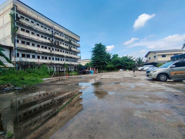 ขายหอพัก 130 ห้อง 5 ชั้น สาย 5 อ้อมน้อยอยู่ในซอยหมู่บ้านดำรงวิลล่าใกล้ศึกษาพัน