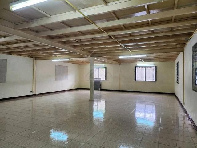 ให้เช่าโกดัง พร้อมออฟฟิศ นาคนิวาส ลาดพร้าว 71  ขนาด1,176 ตร.ม. ใกล้ Central Eastville