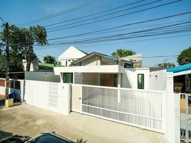 ขายบ้านเดี่ยว 1 ชั้นครึ่ง 50 ตรว. หมู่บ้านเสรี-อ่อนนุช ซอยอ่อนนุช 70-1 รีโนเวทใหม่หมดทั้งหลัง บ้านสวยพร้อมอยู่