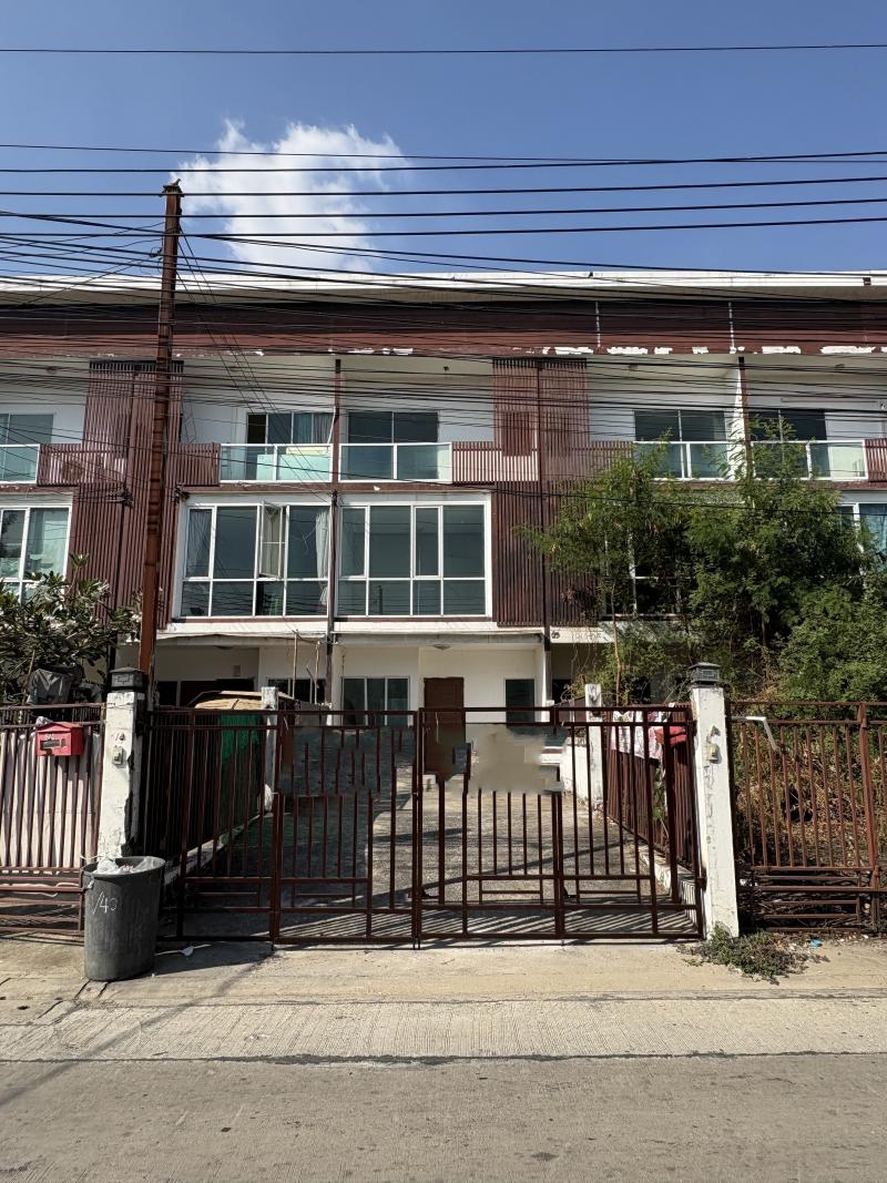   ขายทาวน์เฮ้าส์ 3 ชั้น เขตบางกะปิ กรุงเทพมหานคร   