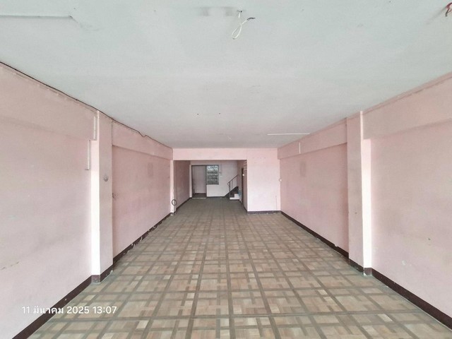 อาคารพาณิชย์ 2 ชั้นหมู่บ้าน ไทยธานี ถ.นวนคร 1 ต.คลองหนึ่ง อ.คลองหลวง จ.ปทุมธานี