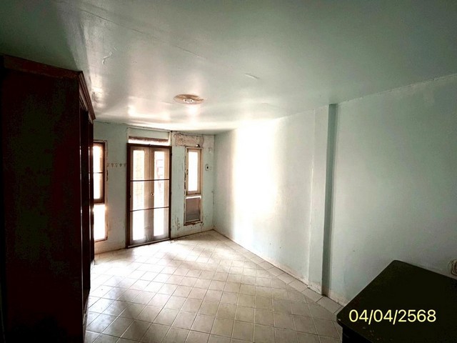 ขายทาวน์เฮ้าส์หมู่บ้าน วรารักษ์ รังสิต - คลอง 3 ถ.เลียบคลองสาม ต.คลองสาม อ.คลองหลวง จ.ปทุมธานี