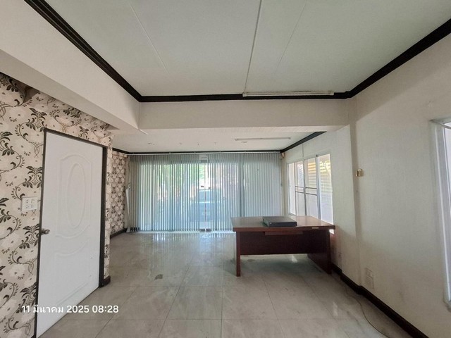 ขายอาคารพาณิชย์ 3 ชั้นหมู่บ้าน กลอรี่เฮ้าส์ เฟส 2 ต.คลองหนึ่ง อ.คลองหลวง จ.ปทุมธานี