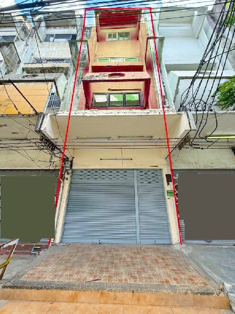 เดอะมอลล์ บางกะปิ 1.15กม. MRTบางกะปิ 1กม.อาคารพาณิชย์ 4ชั้น 18ตร.วา.280ตร.ม.ม.รัตนบัณฑิต 1.2 กม. 4นอน 4น้ำ ลาดพร้าว 126-132 