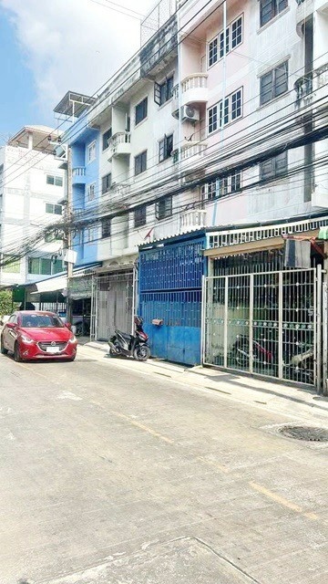 ศรีนครินทร์ 700ม.แจส ให้เช่าอาคาร 4.5ชั้น 22ตร.วา.MRT ศรีแบริ่ง 600ม.รวมดาดฟ้า 354 ตร.ม. นานาชาติไทย-สิงคโปร์ 1.1 กม.4นอน  