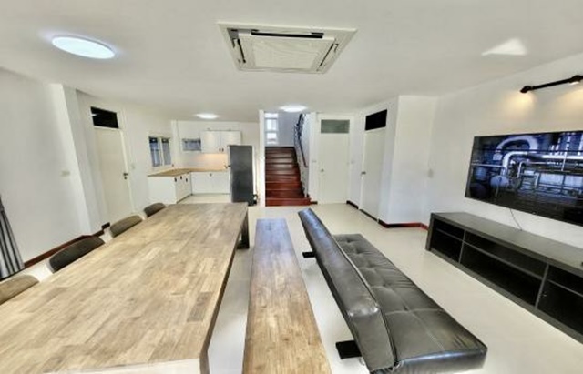 รร.สายอักษร 700 ม. บ้านเดี่ยว 2 ชั้นจดทะเบียนบริษัทได้ MRT รามอินทรา40 600 ม.  ใหญ่ 4 นอน 4 น้ำ  รามอินทรา 40-44 โรบินสัน รามอินทรา 1.5 กม.