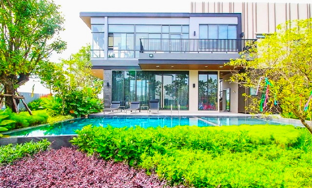 BTS คูคต 2.6กม.วิวสระว่ายน้ำ. สายไหม54-58 ให้เช่าทาวน์โฮมหรู ใหม่ 2ชั้น 19ตร.วา.149ตร.ม. 2นอน  ตลาดเคหะออเงิน1.6 กม. 