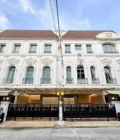 ขายหรือให้เช่า ทาวน์เฮาส์ 3 ชั้น บ้านกลางกรุง พระราม 3 พื้นที่ 425 ตรม. ใจกลางเมือง เหมาะเป็นที่อยู่อาศัยหรือโฮมออฟฟิศ