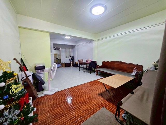 ขายทาวเฮ้าส์2ชั้นบ้านบึงชลบุรี บ้านเอื้ออาทร (บ้านบึง3) 16  ตรว จำนวน  2  นอน  1  น้ำ ติดถนน 344