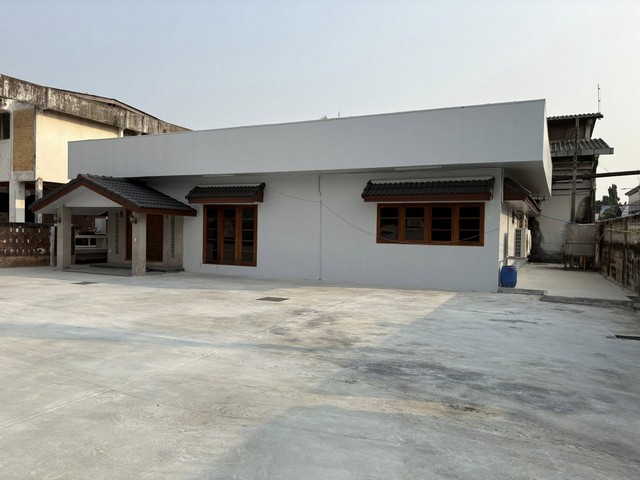 HR2605ให้เช่าที่ดินพร้อมสิ่งปลูกสร้างขนาด 220 ตารางเมตร ซอยเรวดี ติวานนท์ เหมาะทำโรงงานอาหาร เครื่องสำอาง ห้องเย็น 