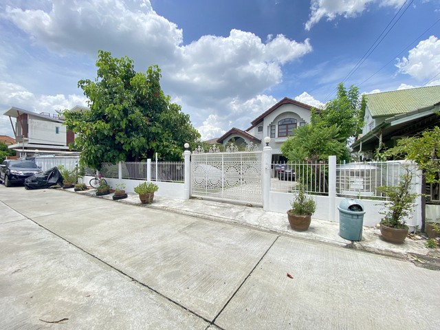 ขาย บ้านเดี่ยว 2 ชั้น หมู่บ้านชวนชื่น วัชรพล เนื้อที่ 102 ตารางวา ทำเลดี ใกล้ ตลาดถนอมมิตร เพลินนารี่มอลล์