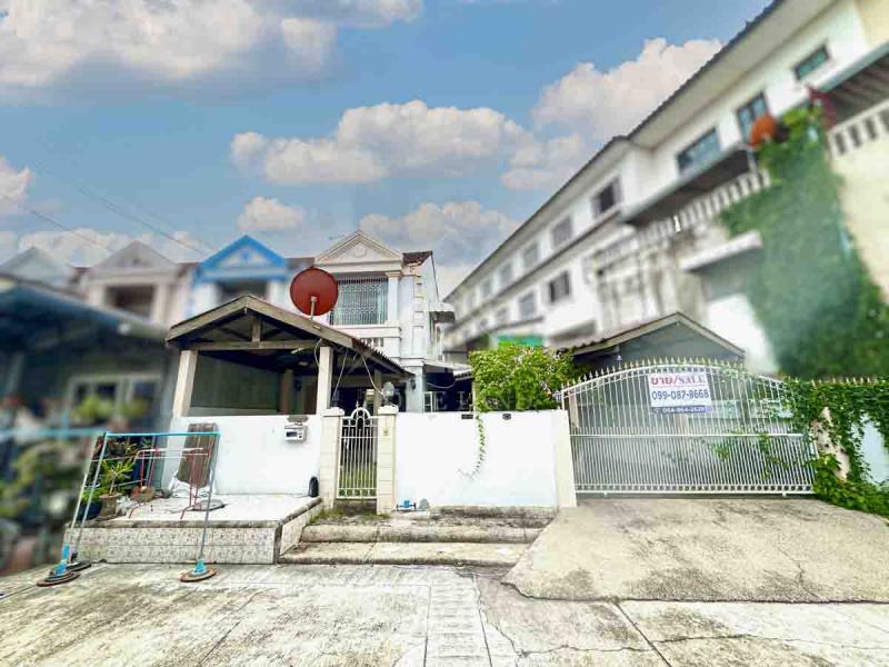 ทาวน์เฮ้าส์ 2 ชั้น หมู่บ้าน ลภาวัน 1 บางบัวทอง หลังริม