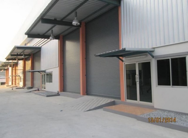 ให้เช่าโกดัง 450 ตารางเมตร ติดถนนเลียบมอเตอร์เวย์ บางพระ อำเภอศรีราชา 