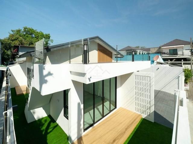 ขายบ้านเดี่ยว 1.5 ชั้น 50 ตรว. หมู่บ้านเสรี-อ่อนนุช ซ.อ่อนนุช 70-1 ใกล้ซีคอนสแควร์ ( รีโนเวทใหม่ )