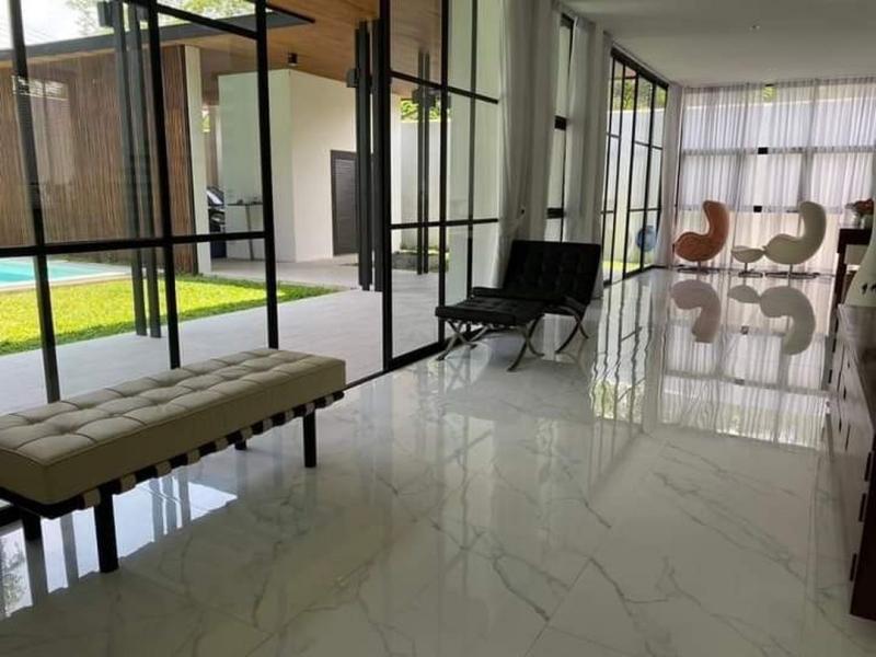 บ้านสวยเพียง 12.5 ล้าน 200 ตรว. สไตล์วิลล่าโมเดิร์น สันปูเลย ดอยสะเก็ด ติดน้ำ เป็นส่วนตัว เฟอร์นิเจอร์บิ้วอิน ตกแต่งครบ พร้อมเข้าอยู่