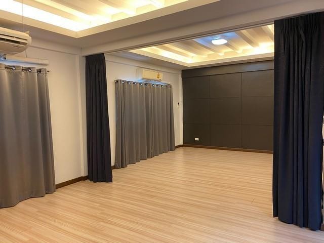 ให้เช่าอาคารพาณิชย์ 4.5 ชั้น 2 คูหาย่านลาดพร้าวบางกะปิ ซอยลาดพร้าว128ใกล้รถไฟฟ้าMRTลาดพร้าว101