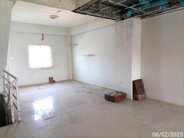 ขายอาคารพาณิชย์ 3 ชั้นซ.วัดบางเป้ง ถ.สุขุมวิท (ทล.3) ต.เสม็ด อ.เมืองชลบุรี จชลบุรี