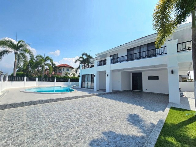 ขายพูลวิลล่าใหม่ในพัทยา บ้านมือ1 ฮิลวิววิลล่า มีเฟอร์นิเจอร์บิ้วครบ พร้อมอยู่ ใกล้โรงเรียนนานาชาติเอ็มไอเอส มาบประชัน บางละมุง ชลบุรี