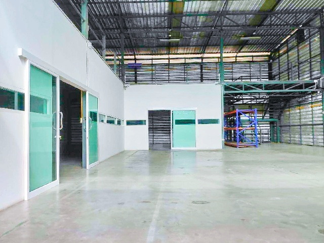  โกดัง พร้อมบ้านเดี่ยว MRT บางรักน้อย-ท่าอิฐ 1.4 กม.ห้องประชุม 800 ตร.ม.200 ตร.วา. ตลาดแยกบางพลู 4.3 กม. บิ๊กซีท่าอิฐ 2.6 กม.2 นอน 2 น้ำ 