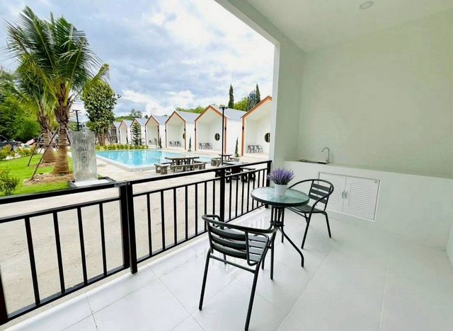 บ้านหลังใหญ่ พร้อมกิจการรีสอร์ตและโรงแรม สันกลาง สันกำแพง