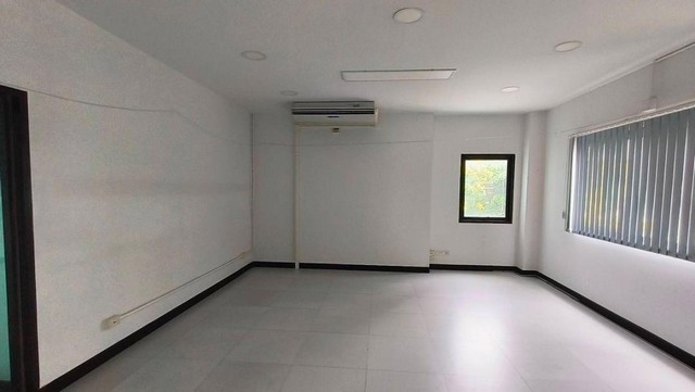 ให้เช่าสำนักงาน 1250 ตรม. ถนนวิภาวดี-รังสิต ลำลูกกา ปทุมธานี ใกล้เซียร์รังสิต