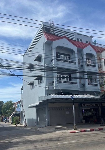 ให้เช่าอาคารพาณิชย์4.5ชั้นห้องมุมริมถนนย่านลาดพร้าววังหินลาดพร้าวโชคชัย4 รีโนเวทใหม่