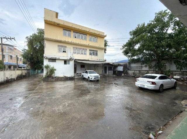 โกดังให้เช่า ใกล้สุวินทวงศ์ พื้นที่ 3 ไร่  ติดถนนใหญ่ เหมาะค้าขาย