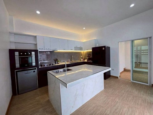 พูลวิลล่าหรู เฟอร์ครบ พร้อมเข้าอยู่ โซนแม่เหียะ