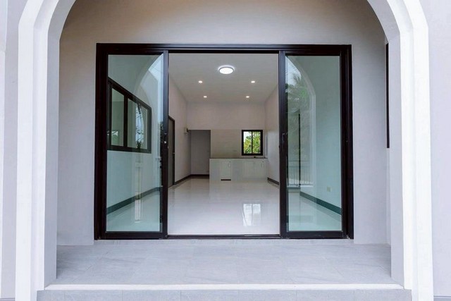 ขายต่ำกว่าราคา บ้านสร้างใหม่ โมเดิร์น ยูโรเปี่ยน  โซนหางดง