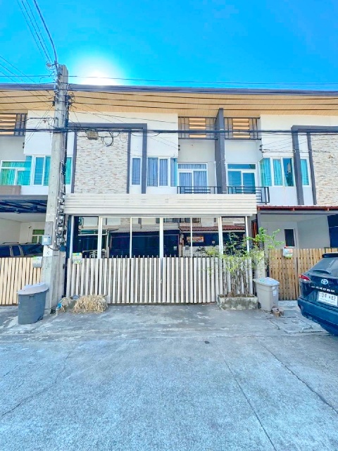 ให้เช่าทาวน์โฮม 2 ชั้น 21ตร.วา.170ตร.ม.นานาชาติฮีทฟิลด์ 3.3 กม.MRT ราษฎร์พัฒนา 900ม 4นอน  ตลาดน้ำขวัญเรียม 1.5 กม. บางชัน  1.9 กม.