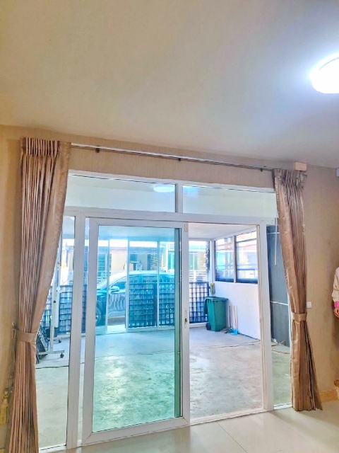 ให้เช่าทาวน์โฮม 2 ชั้น 21ตร.วา.170ตร.ม.นานาชาติฮีทฟิลด์ 3.3 กม.MRT ราษฎร์พัฒนา 900ม 4นอน  ตลาดน้ำขวัญเรียม 1.5 กม. บางชัน  1.9 กม.