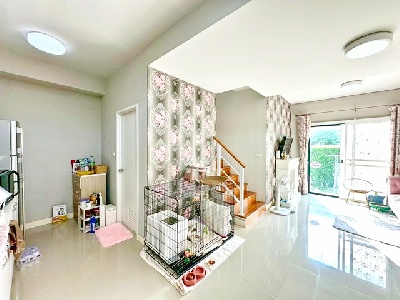 MRTคู้บอน 3.8กม.แฟชั่นไอสแลนด์ ทาวน์เฮ้าส์  2ชั้น หลังมุม  พร้อมเฟอร์ เครื่องใช้ไฟฟ้า 20ตร.วา.160ตร.ม. ตลาดน้ำพระยาสุเรนทร์ 800 ม. 3นอน 2น้ำ