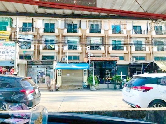 ตลาดชัชวาล คลอง 7 3.5 กม.ให้เช่าอาคารพาณิชย์ 3.5 ชั้น  24 ตร.วา.รพ.CGH ลำลูกกา 600ม. 310 ตร.ม.รร.เปรมฤทัย ลำลูกกา 3.4 กม. 2 นอน 3 น้ำ