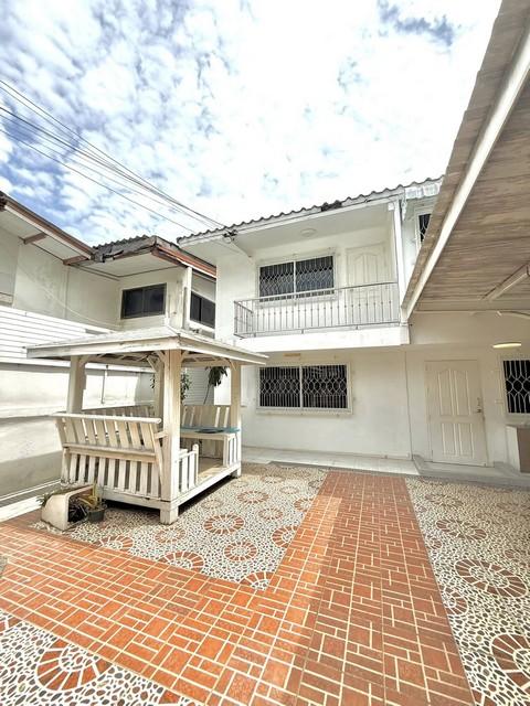 ให้เช่าบ้านเดี่ยว 2 ชั้น 42 ตรว. 3 ห้องนอน ซอยลาดพร้าว 132 (ทะลุลาดพร้าว 130 และรามคำแหง 81 ได้) ใกล้ BTS ลาดพร้าว 101 