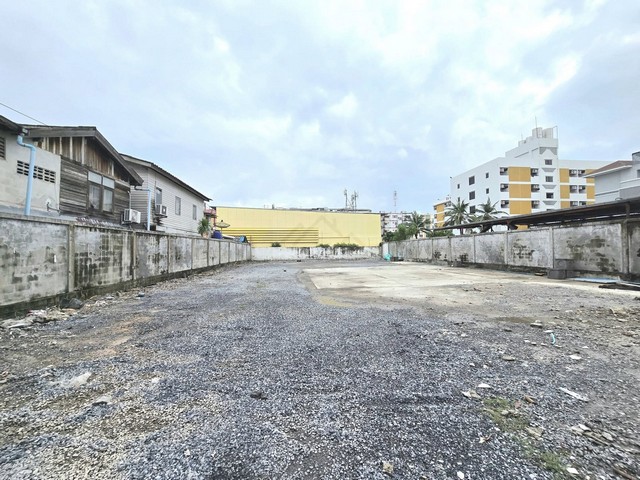 ให้เช่าที่ดินถมแล้ว 200 ตรว. ศรีนครินทร์ 42 ซอยสุภาพงษ์  ทำเลทอง ใจกลางชุมชน ใกล้ซีคอนสแควร์