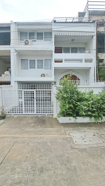 BH3636 ให้เช่าทาวน์โฮม เอกมัย 22 ทำเลดีใจกลางเมือง ใกล้ทองหล่อ เหมาะพักอาศัย/โฮมออฟฟิศ ขนาด 26.2 ตร.ว. พื้นที่ใช้สอย 230 ตร.ม.