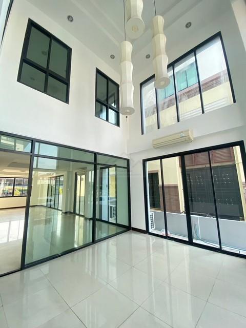 ให้เช่าโฮมออฟฟิศ 4 ชั้น 550 ตรม. โครงการรีเจ้นท์ รัชดา ย่านเหม่งจ๋าย รัชดา ใกล้เซ็นทรัลพระราม 9