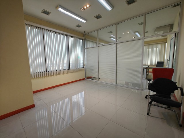 HR2614ให้เช่าสำนักงานขนาด 177 ตร.ม. ในโครงการบางนา คอมเพล็กซ์ ใกล้เซ็นทรัลบางนา เดินทางสะดวก