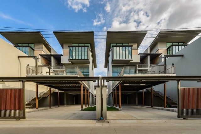 ให้เช่าโฮมออฟฟิศ ใกล้ MRT ห้วยขวาง , MRT ศูนย์วัฒนธรรมฯ 4ชั้น THE PENTAS RATCHADA–RAMA 9 