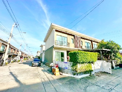 MRTคู้บอน 3.8กม.แฟชั่นไอสแลนด์ ทาวน์เฮ้าส์  2ชั้น หลังมุม  พร้อมเฟอร์ เครื่องใช้ไฟฟ้า 20ตร.วา.160ตร.ม. ตลาดน้ำพระยาสุเรนทร์ 800 ม. 3นอน 2น้ำ