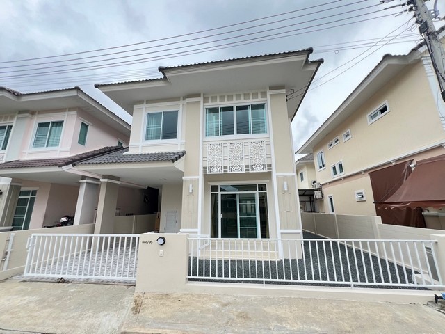 ขายบ้าน2ชั้น 36ตรว. 3นอน3น้ำ  3.39ลบ. ราคาถูกกว่าตลาด พร้อมเฟอร์ หมู่บ้านดีญ่าวัลเล่ย์ Diya valley ถนนต้นยาง ต.หนองผึ้ง อ.สารภี เชียงใหม่