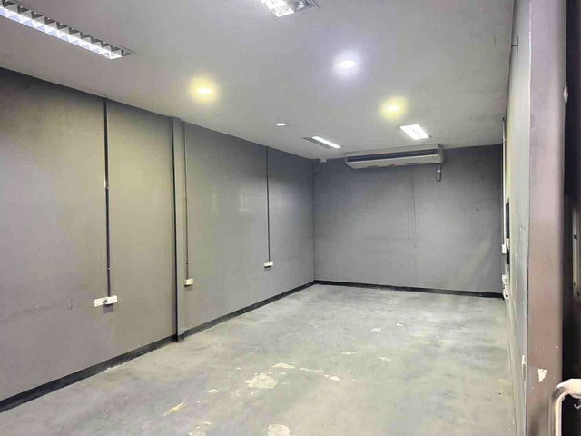 ให้เช่าโรงงานโกดังชลบุรี ผังส้มจุดขนาดพื้นที่  446  ตรม.ไฟฟ้า 3 เฟส