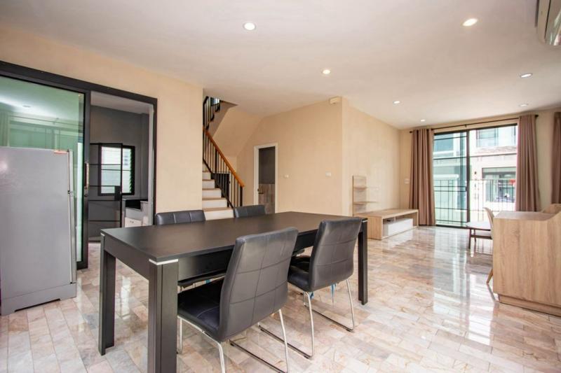 ขาย 3.99 ล้าน พิลโล่142 ป่าตัน อ.เมือง ทำเลดี ติดริมแม่น้ำ เป็นส่วนตัว เฟอร์นิเจอร์บางส่วน บ้านบรรยากาศอบอุ่น เหมาะสำหรับครอบครัว