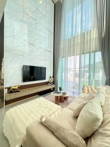 พูลวิลล่า โมเดิร์นอิงริช ดีไซด์หรู วิวดอยสุเทพ หางดง