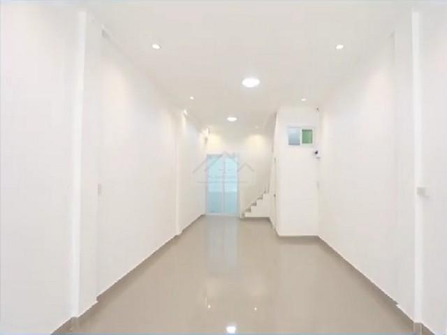 ขายอาคารพาณิชย์ 4 ชั้น 352 ตรม. ซ.ลาดพร้าว 45 Minimal Style ใกล้รถไฟฟ้า ( มีให้เลือก 3 คูหา )